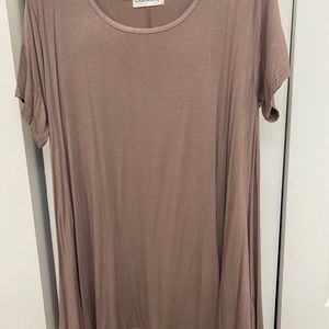 ❤️ 3 for $10 must bundle 3
NWOT 2X tunic taupe